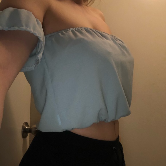 🌟*SOLD. Off the should crop top - Picture 6 of 11